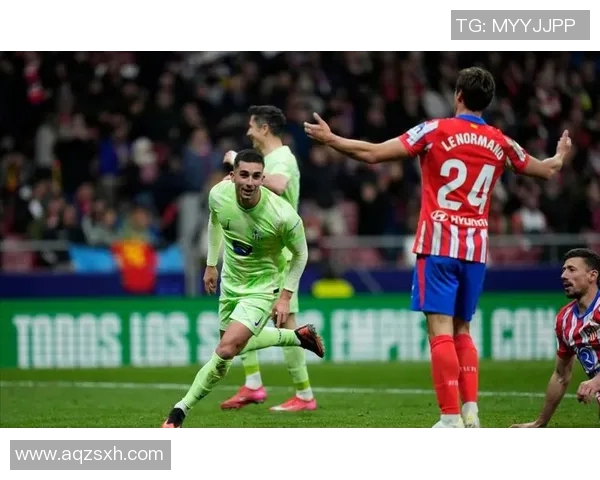 莱万回归诺坎普对阵拜仁引发球迷愤怒：昔日英雄为何如此忘恩负义